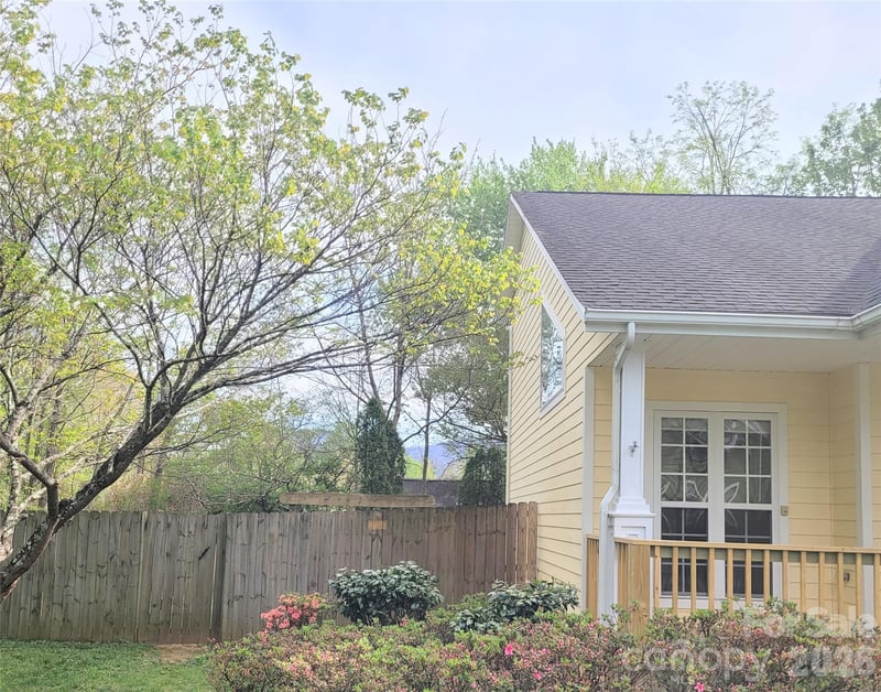 35 Cotton Creek Cir, Black Mountain, NC 28711