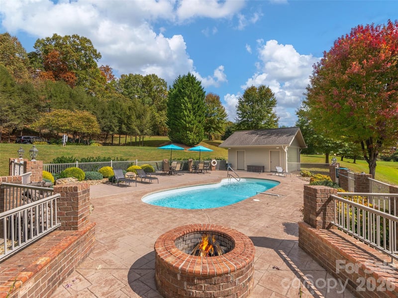355 Johnson Dr, Canton, NC 28716