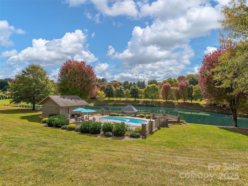 355 Johnson Dr, Canton, NC 28716