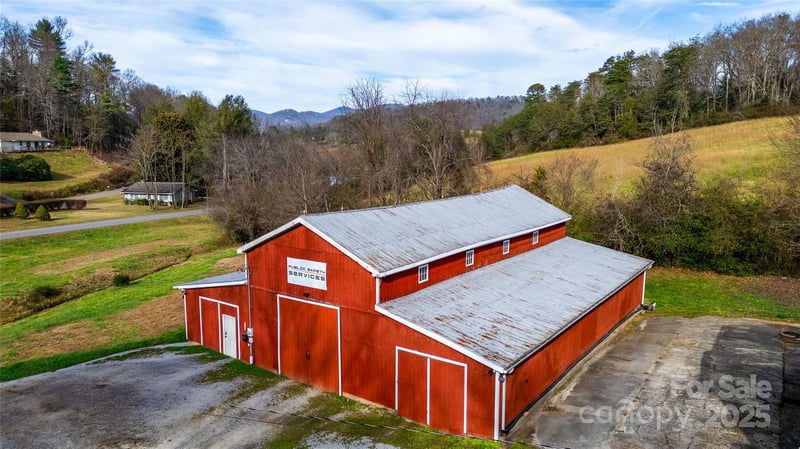 1137 Saunders Rd, Franklin, NC 28734