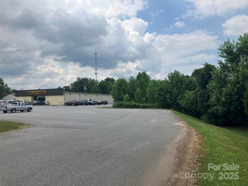 1320 Burkemont Ave, Morganton, NC 28655