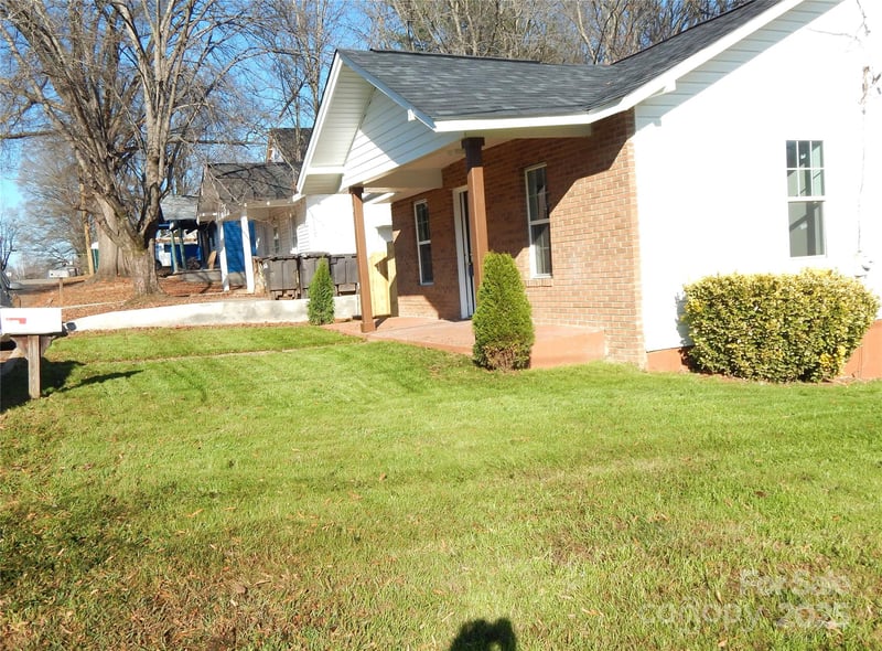 1033 4th St, Statesville, NC 28677