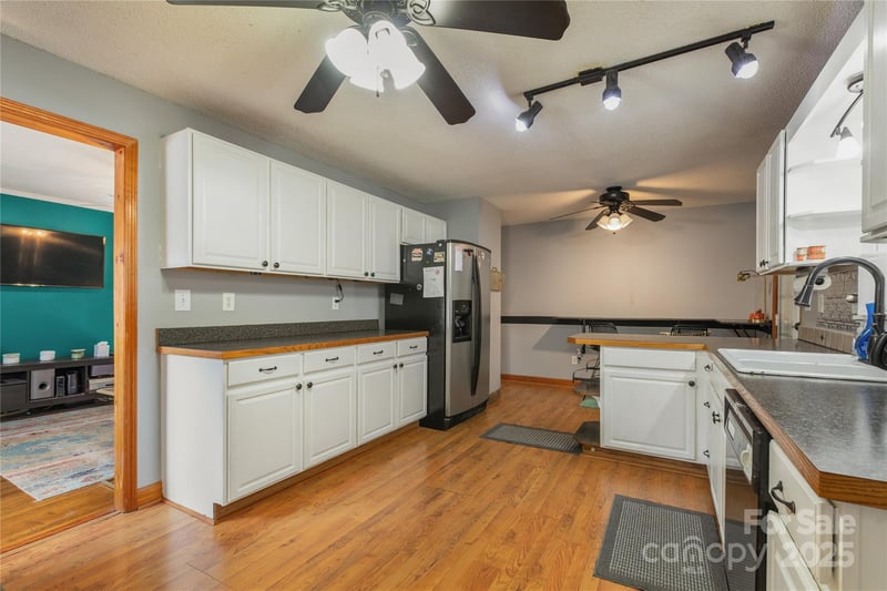 333 Oakview Park Rd, Asheville, NC 28803