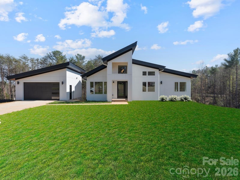5733 Selkirk Dr, Hickory, NC 28601