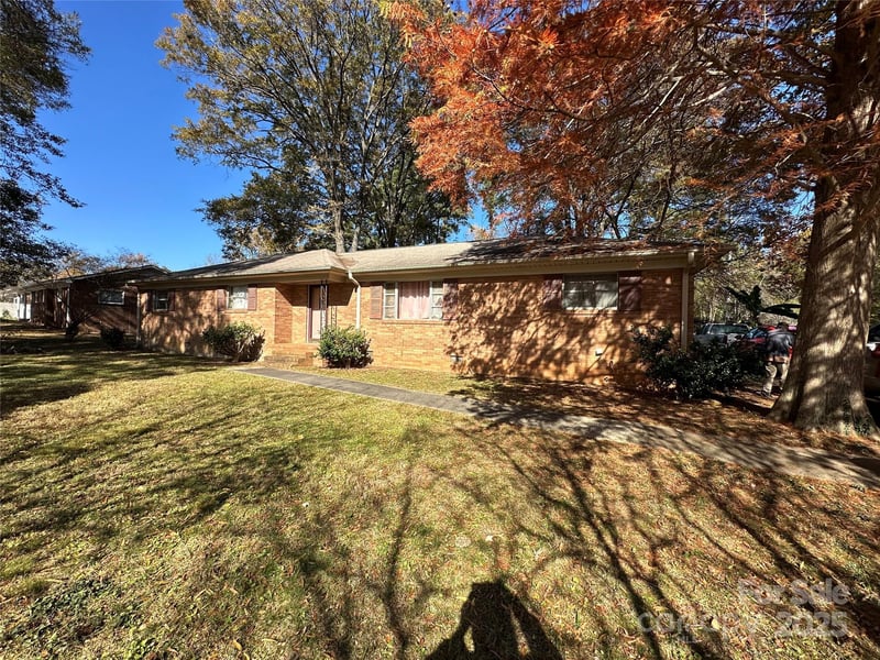 6547 Louglen Cir, Charlotte, NC 28212