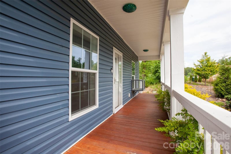 83 Moss Hill Dr, Hendersonville, NC 28792