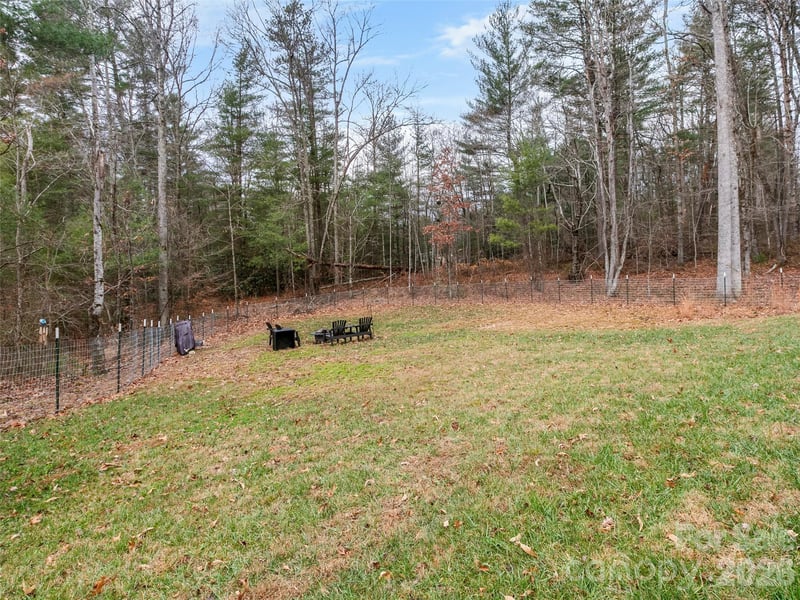 83 Moss Hill Dr, Hendersonville, NC 28792