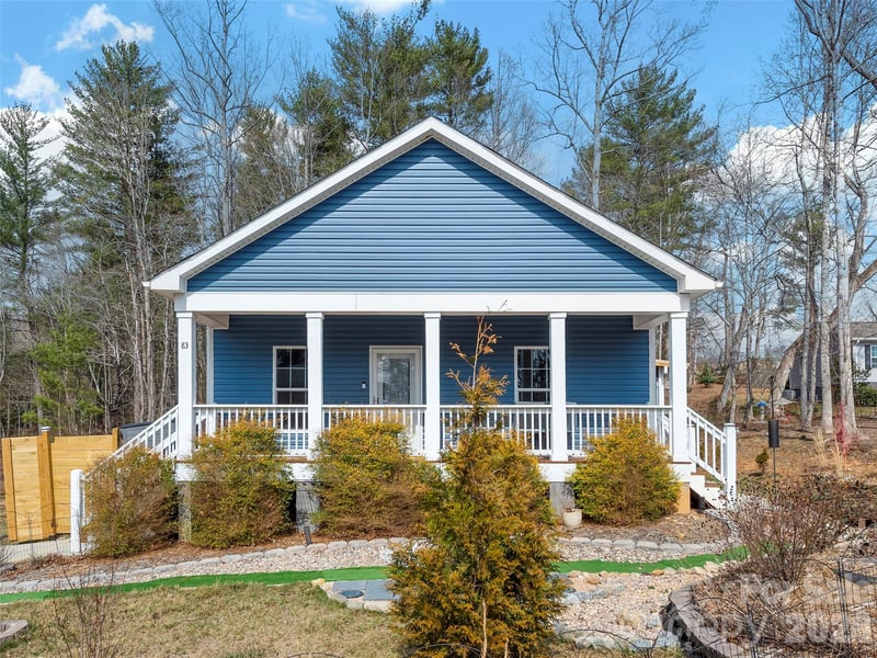 83 Moss Hill Dr, Hendersonville, NC 28792