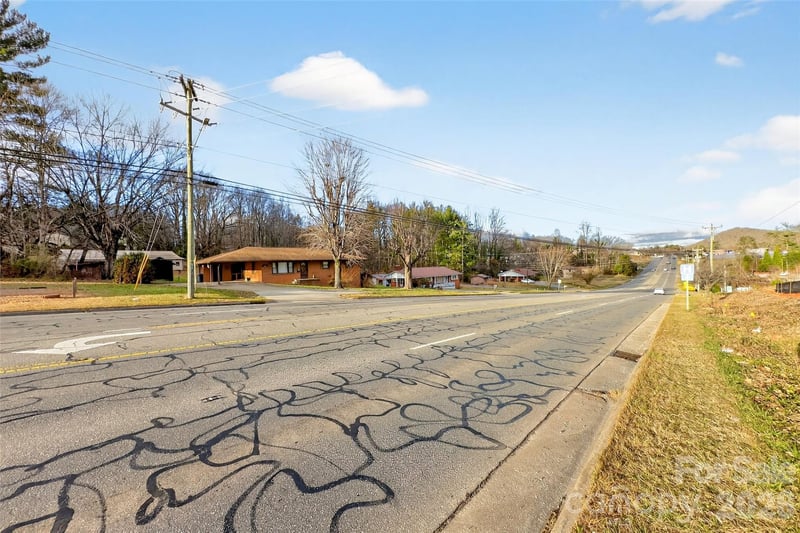 2390 Sugar Hill Rd, Marion, NC 28752