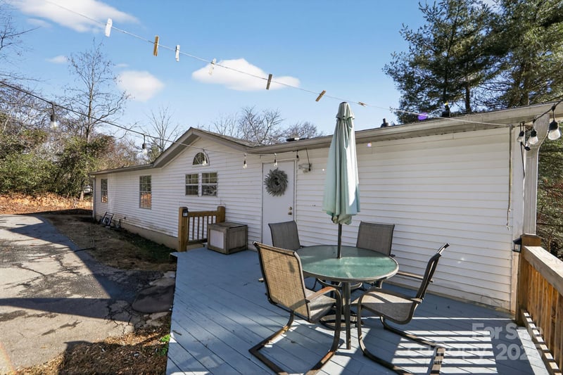 19 R Morton Ln, Asheville, NC 28806