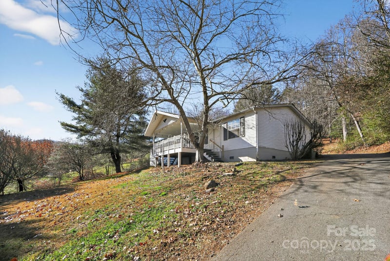19 R Morton Ln, Asheville, NC 28806