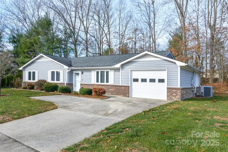 308 Dellford Ct, Hendersonville, NC 28792