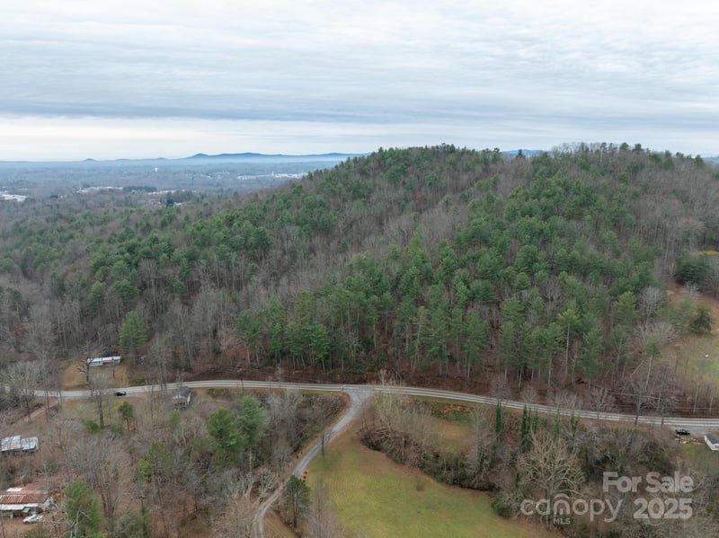 1864 Starcross Rd, Lenoir, NC 28645