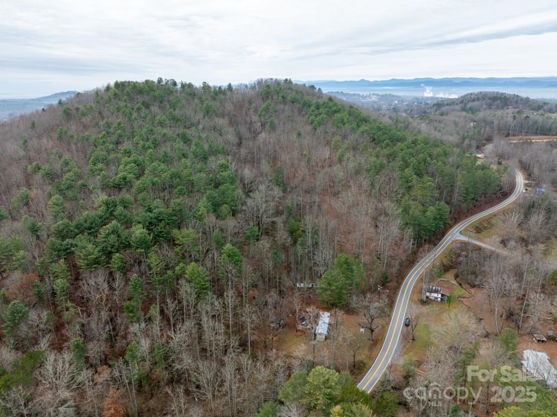 1864 Starcross Rd, Lenoir, NC 28645