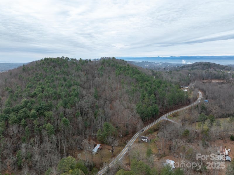 1864 Starcross Rd, Lenoir, NC 28645