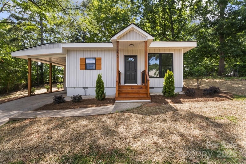 1050 Barnett Dr, Kings Mountain, NC 28086