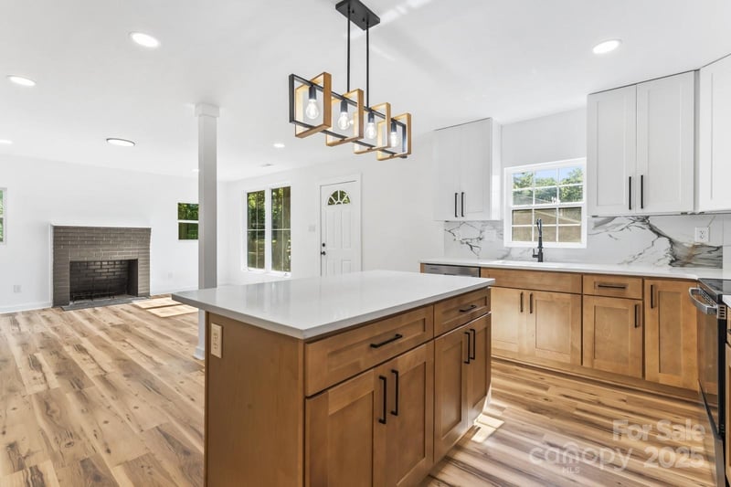 1050 Barnett Dr, Kings Mountain, NC 28086