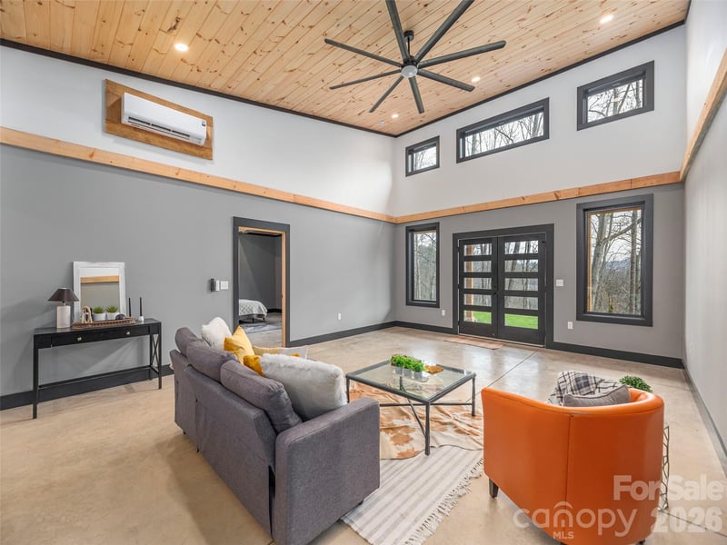 55 Dean Riddle Dr, Waynesville, NC 28785