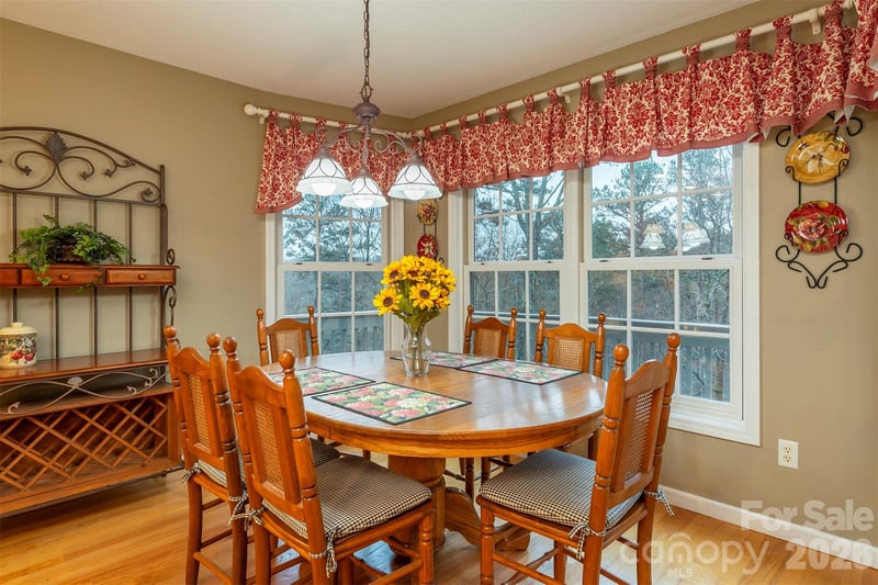 128 Sullivan Ln, Lake Lure, NC 28746