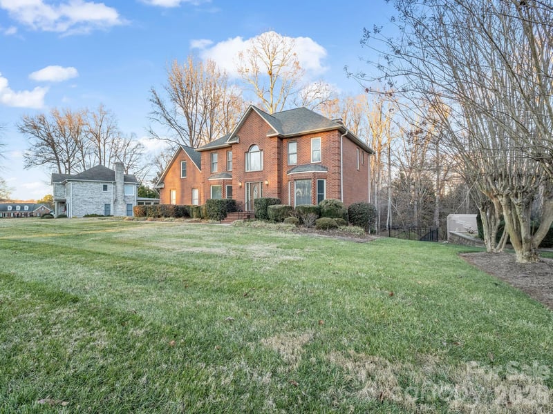 907 Weymouth Dr, Gastonia, NC 28056
