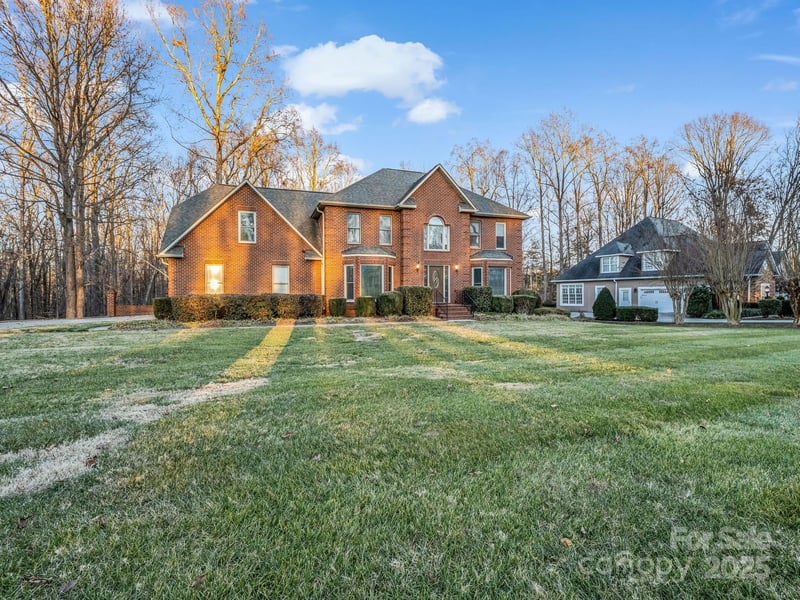 907 Weymouth Dr, Gastonia, NC 28056