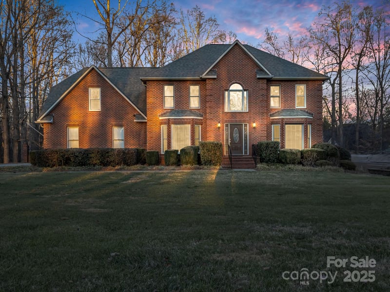 907 Weymouth Dr, Gastonia, NC 28056