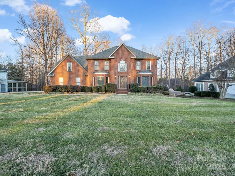 907 Weymouth Dr, Gastonia, NC 28056