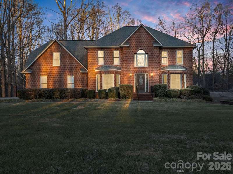 907 Weymouth Dr, Gastonia, NC 28056
