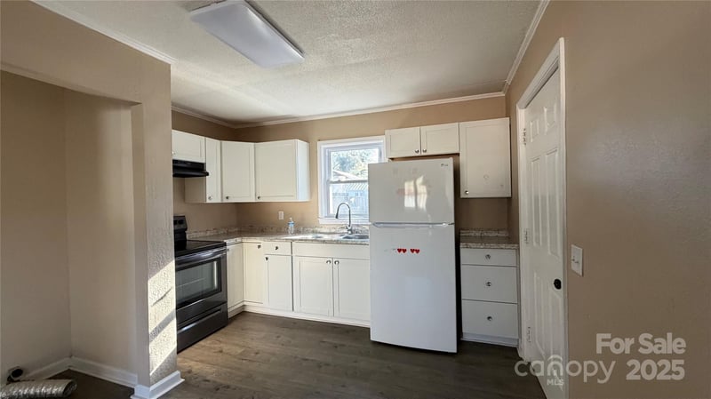 513 Holly St, Dallas, NC 28034