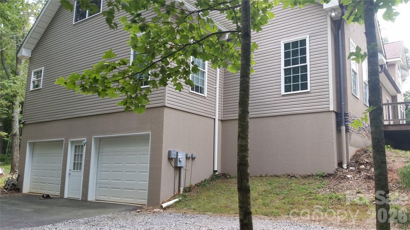 31 Reeds Creek Rd, Fairview, NC 28730