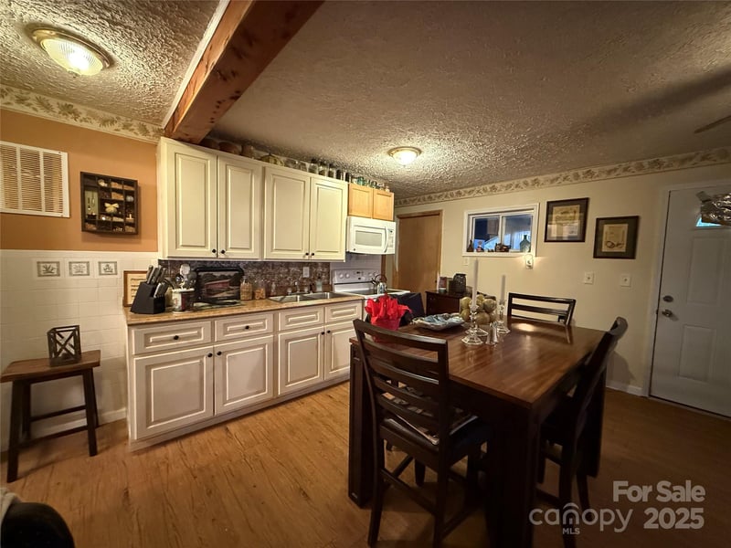 201 Mountain Vista Rd, Canton, NC 28716