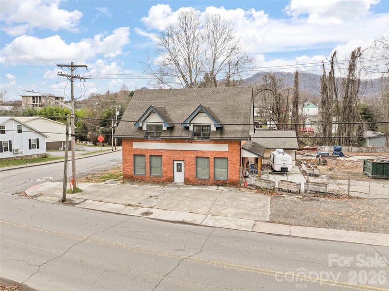 595 Main St, Waynesville, NC 28786