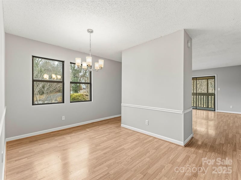 102 Abbey Cir, Asheville, NC 28805