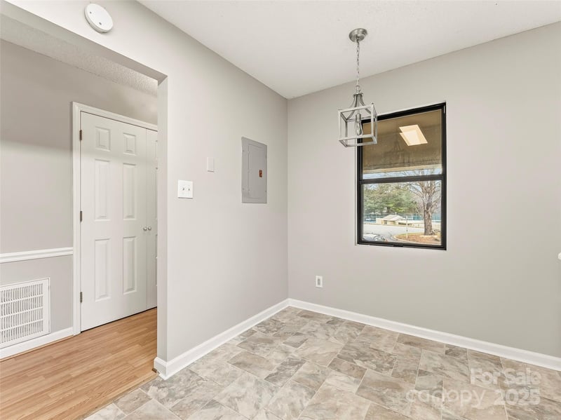 102 Abbey Cir, Asheville, NC 28805