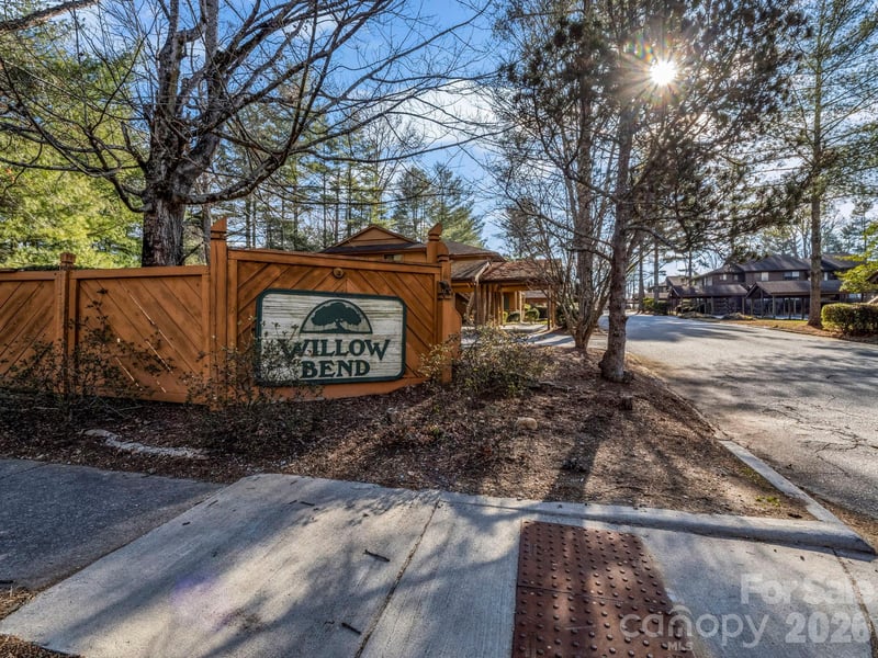 520 Courtwood Ln #4, Hendersonville, NC 28739