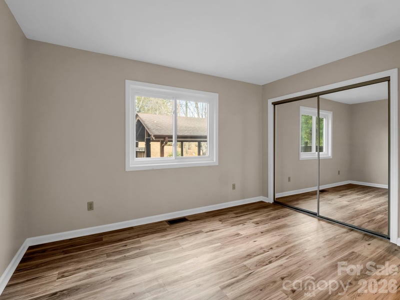 520 Courtwood Ln #4, Hendersonville, NC 28739