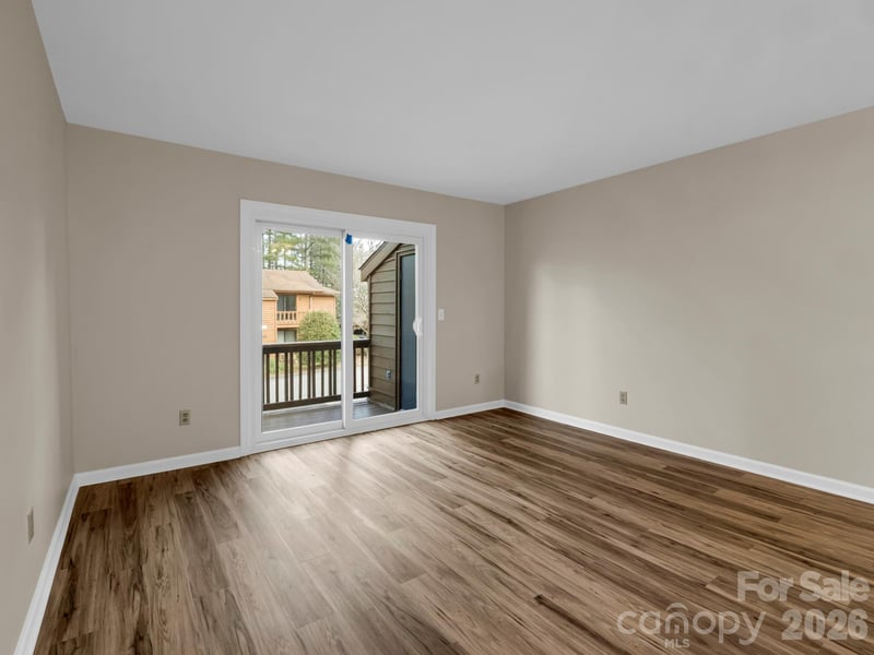 520 Courtwood Ln #8, Hendersonville, NC 28739