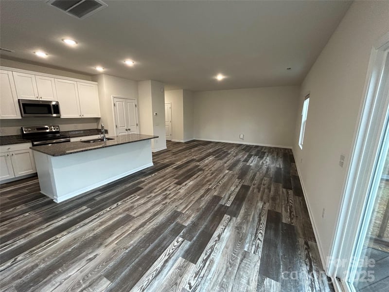 578 30th Avenue Cir, Hickory, NC 28601