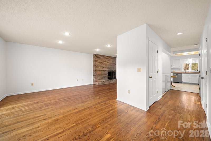 103 Pebble Creek Dr, Asheville, NC 28803