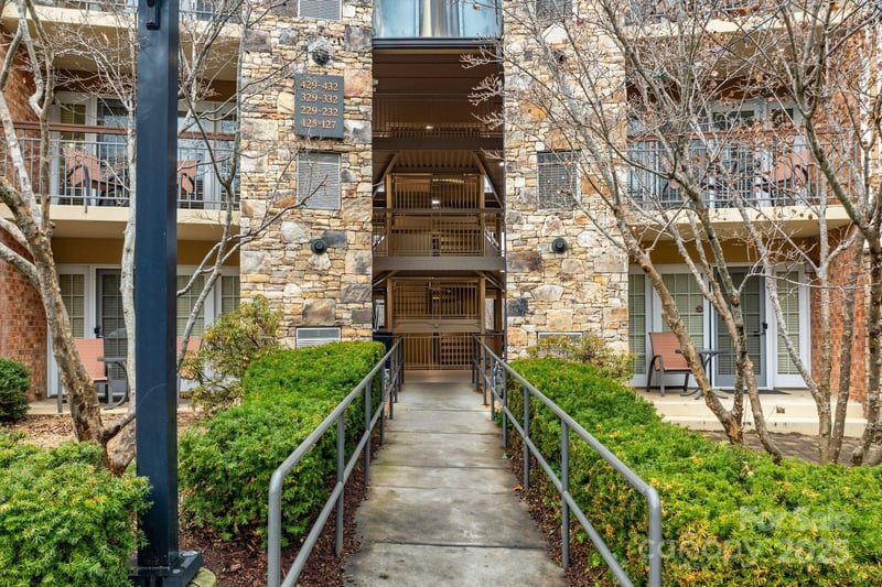 430 Bowling Park Rd, Asheville, NC 28803