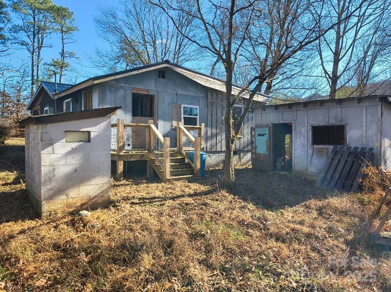 28 Pearl St, Black Mountain, NC 28711