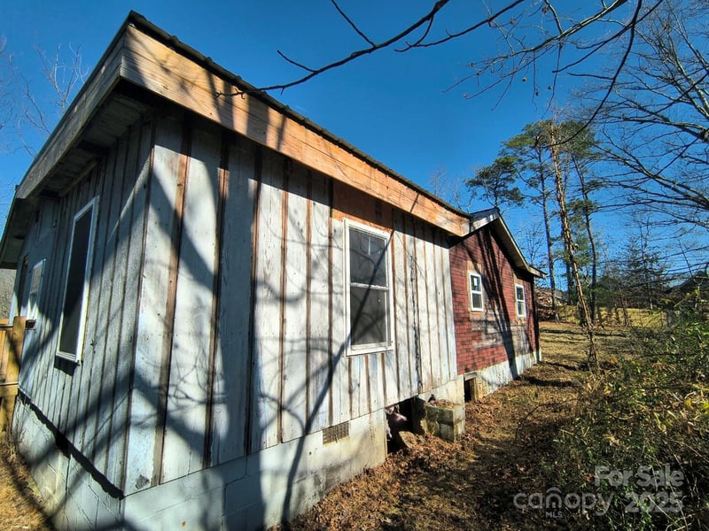 28 Pearl St, Black Mountain, NC 28711