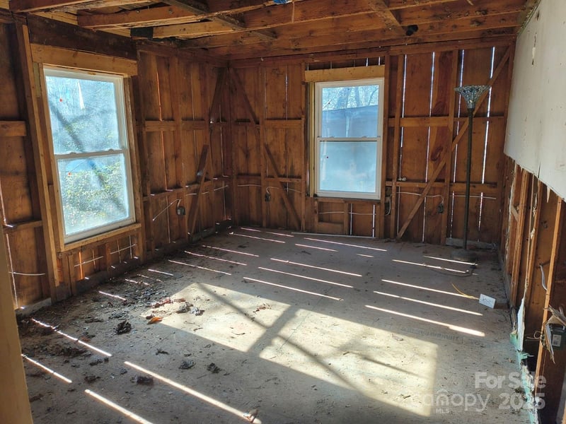 28 Pearl St, Black Mountain, NC 28711