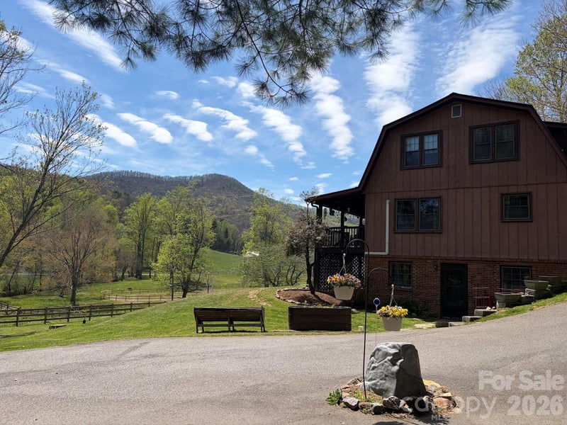 366 Dix Creek #2 Rd, Leicester, NC 28748
