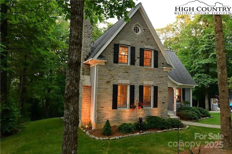21 Maple Leaf Ln, Glade Valley, NC 28627