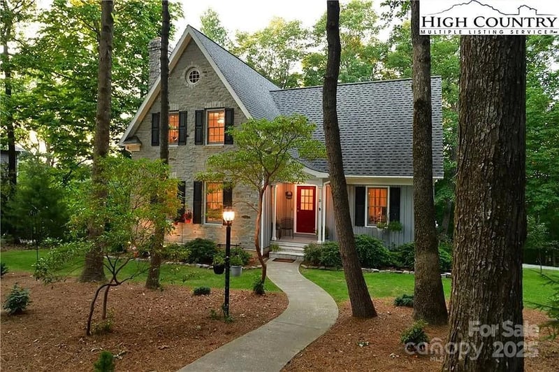 21 Maple Leaf Ln, Glade Valley, NC 28627