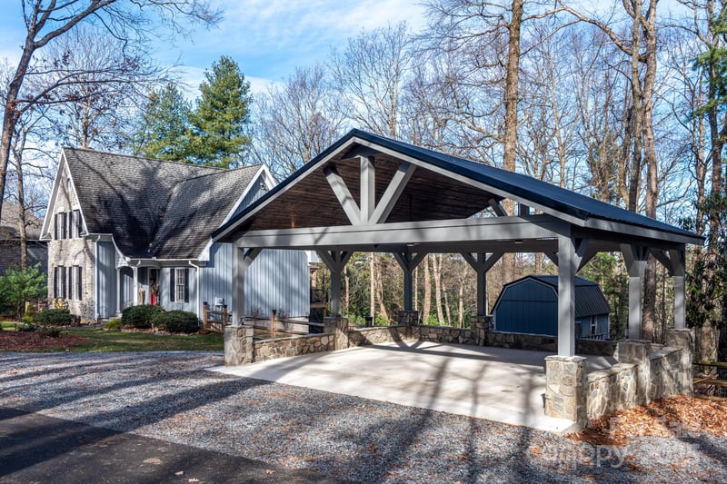 21 Maple Leaf Ln, Glade Valley, NC 28627