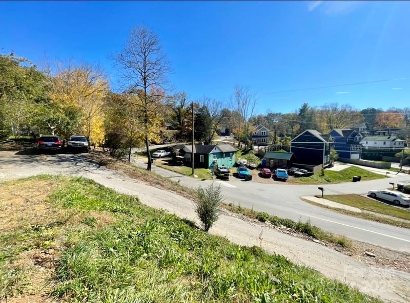 131 Lookout Rd, Asheville, NC 28804