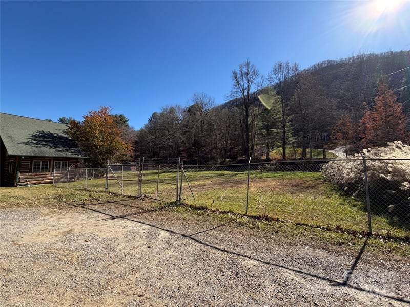 2843 Dellwood Rd, Waynesville, NC 28786