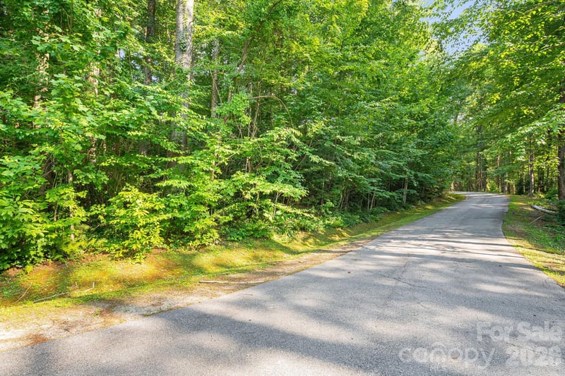 008 Roberts Ln #8, Flat Rock, NC 28731